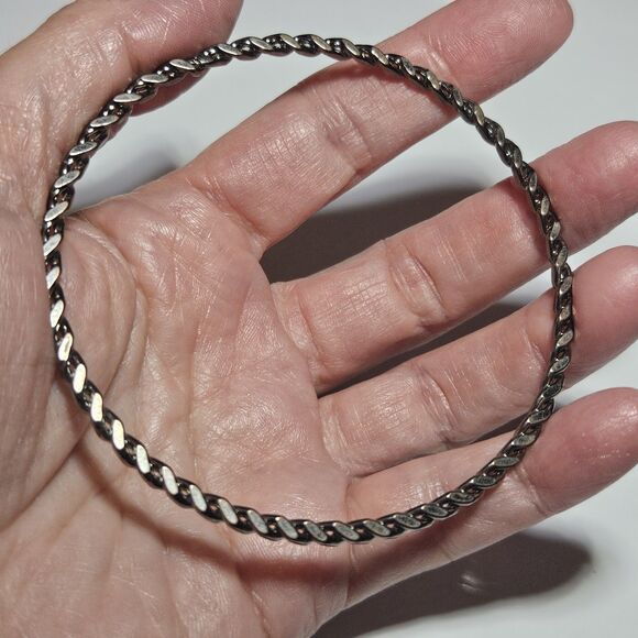 Vintage Dark Silver Tone Flattened Twist Design Bangle Bracelet 8.25" - Picture 2 of 15